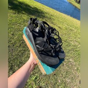 NWOT Chaco Black ZX2 Classic Hiking Womans Shoes Size 11